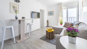 Unclassified image, 2 of 22, button - FM Apartments (Split)