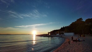 Ranta lähistöllä, 6 rantabaaria