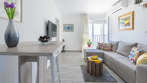 Unclassified image, 3 of 22, button - FM Apartments (Split)