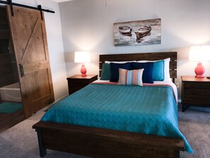 3 bedrooms, desk, iron/ironing board, free WiFi