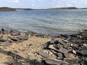 Sun-loungers, beach towels - Lakefront Retreat with Spectacular Panoramic Views. Pet Friendly! (Canadian)