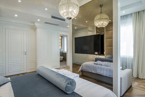 Casa Exotica Room | 高档床上用品、迷你吧、客房内保险箱、笔记本电脑工作区