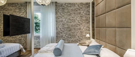 Casa Exotica Room | Premium bedding, minibar, in-room safe, laptop workspace