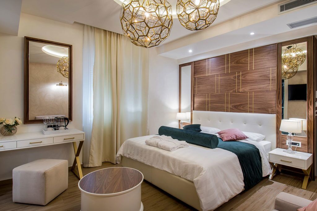 Casa Cubana Room | Premium bedding, minibar, in-room safe, laptop workspace