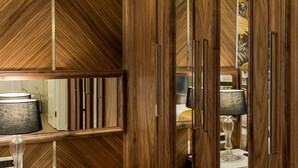 A room with wooden paneling and a mirrored wardrobe with a mirror. - Miraval Luxury Rooms (Split)