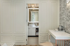 Casa Exotica Room | Bathroom sink - Miraval Luxury Rooms (Split)