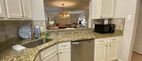 冰箱、微波炉、烤箱、炉灶