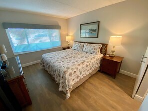 2 habitaciones, tabla de planchar con plancha, internet y ropa de cama