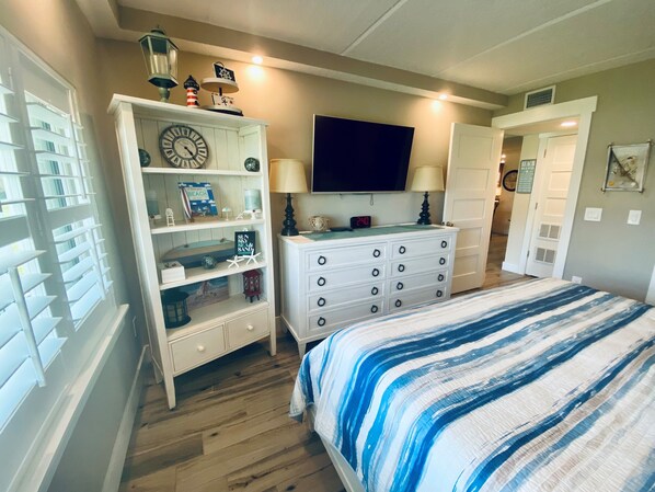 2 bedrooms, iron/ironing board, internet, bed sheets