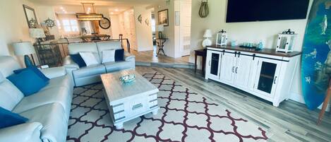 Téléviseur, lecteur de DVD, livres