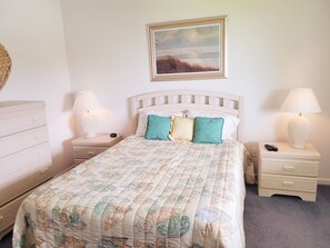 2 chambres, fer et planche à repasser, accès Internet, draps fournis