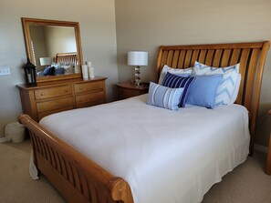 2 bedrooms, iron/ironing board, Internet, bed sheets