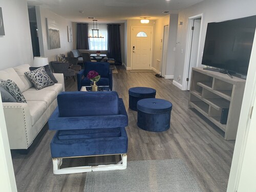 Vacation Home w HOT TUB, 2 MASTER BEDROOMS, HEATED POOL NEAR BEACHES!