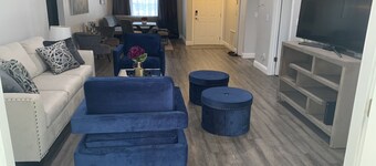 Vacation Home w HOT TUB, 2 MASTER BEDROOMS, HEATED POOL NEAR BEACHES!