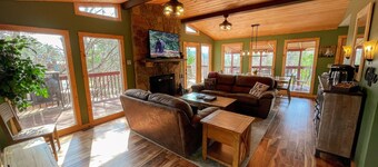 Gezellige 3 BR Cabin w / prachtig uitzicht op de bergen Enorme Deck Pigeon Forge / Gatlinburg
