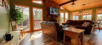 Amazing View Dollywood Pet-Friendly Mountain Cabin