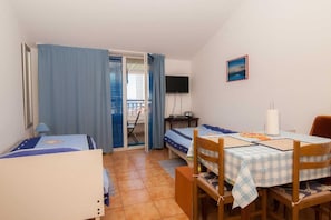 Studio Suite, 2 Single Beds (4)