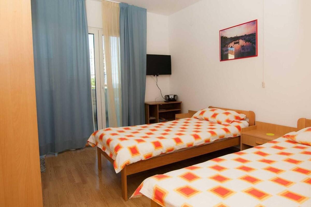 Studio Suite, 2 Single Beds (3)