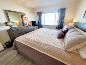 2 bedrooms, iron/ironing board, Internet, bed sheets