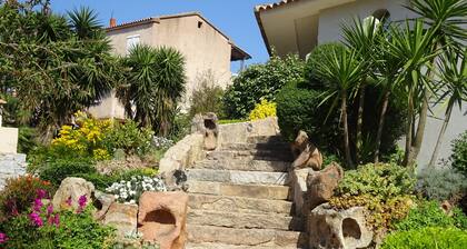 Charmante maison avec piscine proche plage et commerce