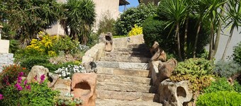 8人用のプール付きの魅力的な戸建住宅