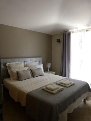 4 bedrooms, iron/ironing board, travel cot, WiFi