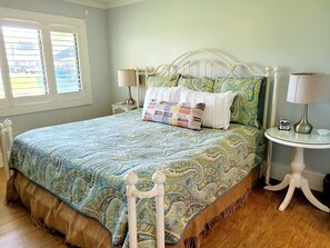 2 slaapkamers, een strijkplank/strijkijzer, internet, beddengoed