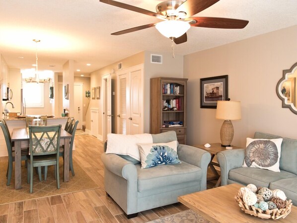 Téléviseur à écran plat, livres