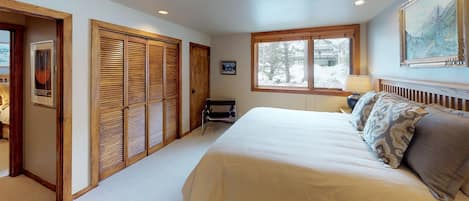 2 bedrooms, internet, bed sheets