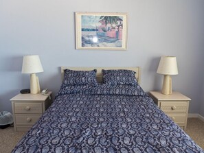 2 dormitoris, planxa i posts de planxar, Internet i roba de llit 