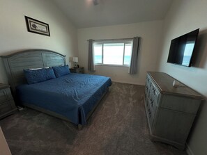 2 bedrooms, iron/ironing board, Internet, bed sheets