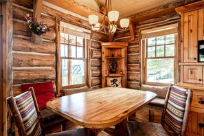 Dining - "Gold Rush" Cowboy Heaven Cabin w/Loft, Hot Tub, Best Views, Steps to Adventure! (Big Sky)