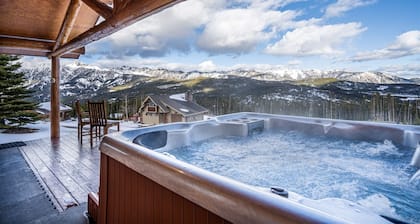 "Gold Rush" Cowboy Heaven Cabin w/Loft on Ski Slope, Hot Tub, Views, Privacy