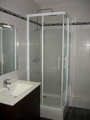 Shower - Apartment for 4, facing the "5 Pineaux beach" (Saint-Hilaire-de-Riez)