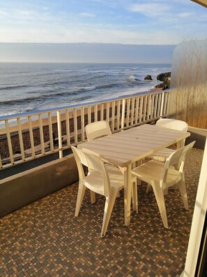 تناول الطعام بالخارج