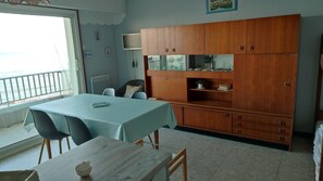 Dining - Apartment for 4, facing the "5 Pineaux beach" (Saint-Hilaire-de-Riez)