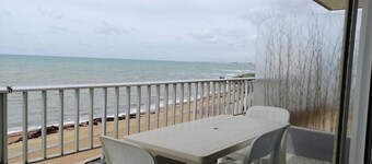 Apartment for 4, facing the "5 Pineaux beach"