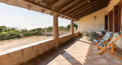 Villa Timbora am Strand mit Meerblick, Terrasse