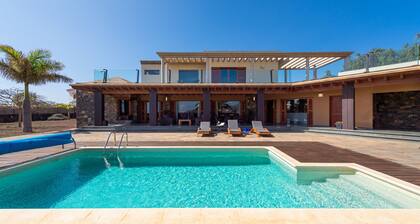 Casa Altanntes: Heated Pool, 4000m² garden - HomeForGuest