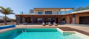 Casa Atlanntes : piscine chauffĂ©e, jardin de 4000mÂČ - HomeForGuest