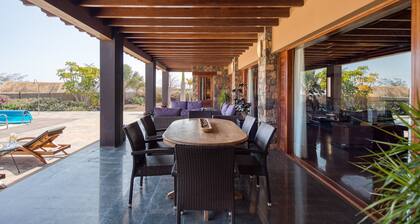 Casa Altanntes: Heated Pool, 4000m² garden - HomeForGuest