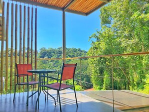 Stylish Studio Apartment Private Balcony With Pool | Terrass/Patio