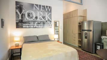 Stylish Studio Apartment Private Balcony With Pool | Individualmente decorados, individualmente mobiliados, Wi-Fi de cortesia