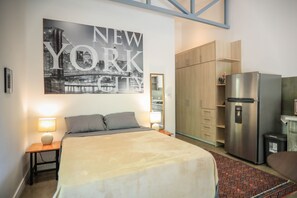 Stylish Studio Apartment Private Balcony With Pool | Individuell dekoriert, individuell eingerichtet, kostenloses WLAN
