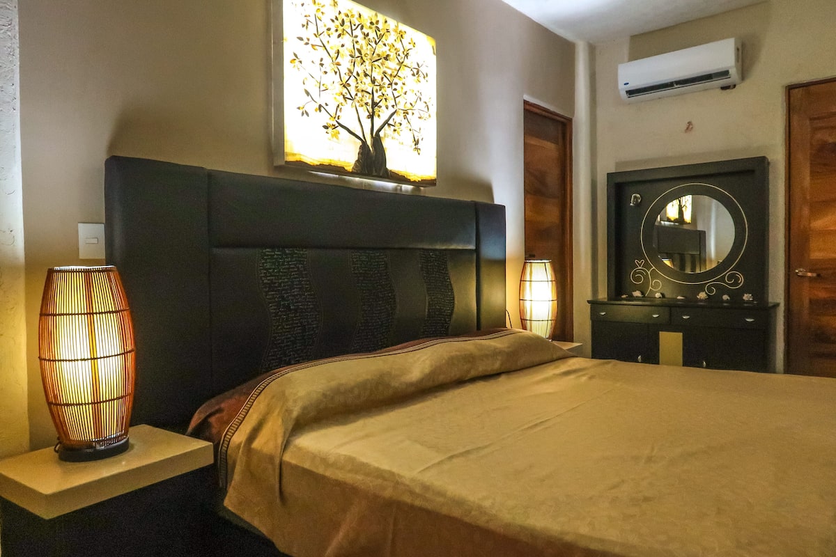 Suite junior | 1 habitación, tabla de planchar con plancha y ropa de cama
