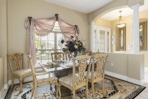 House, 5 Bedrooms, Private Pool (4 Bathrooms) | In-room dining