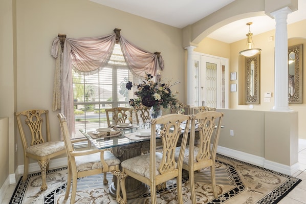 House, 5 Bedrooms, Private Pool (4 Bathrooms) | In-room dining