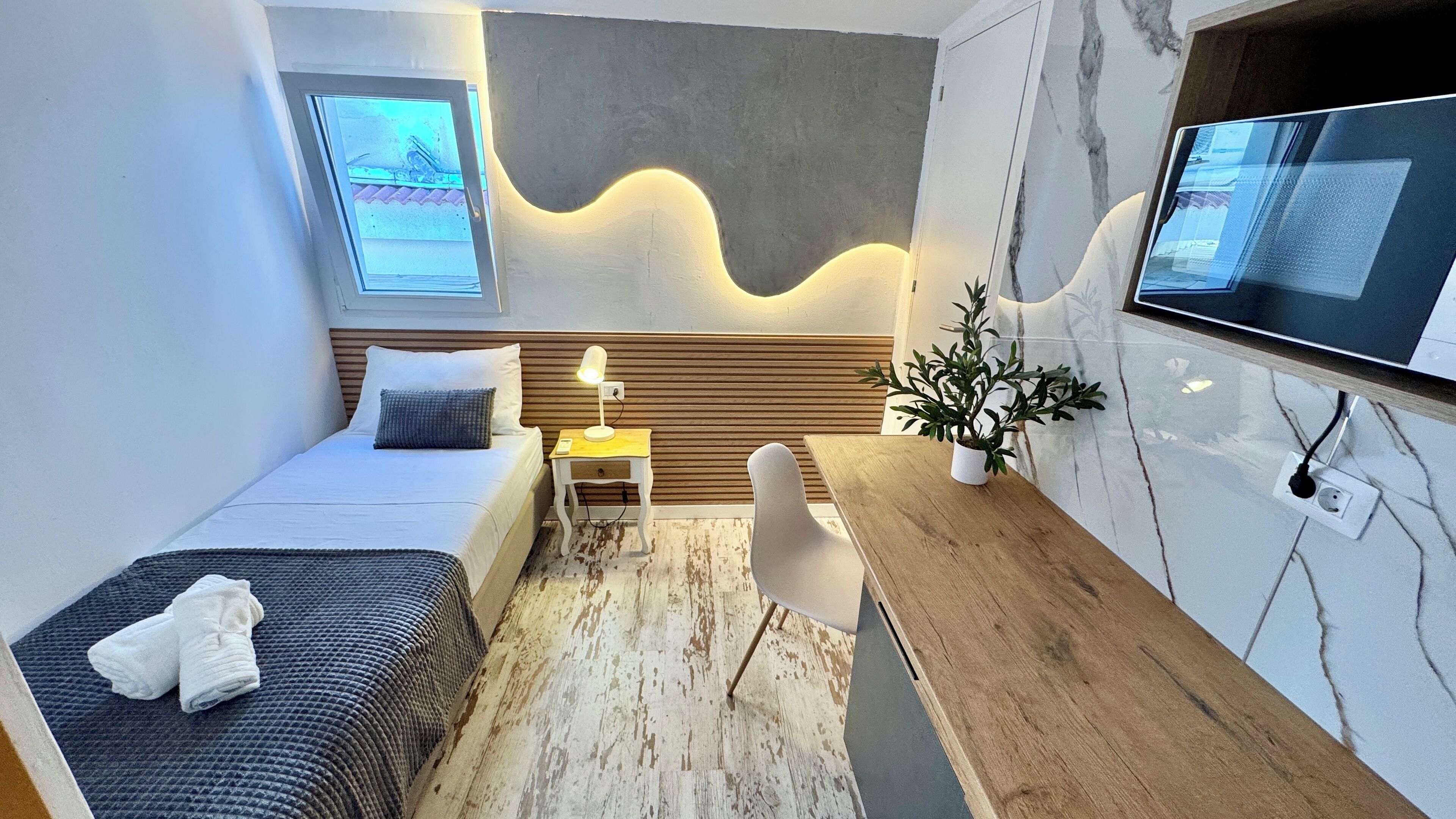 Single Room, Private Bathroom