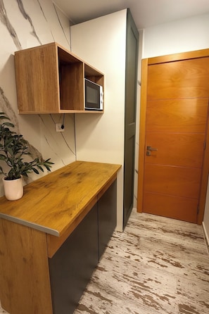 Caja de seguridad en la habitación y cortinas blackout