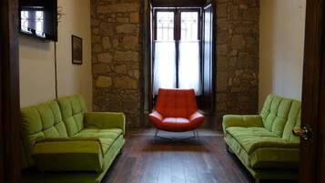 Habitación doble familiar | 1 habitación, tabla de planchar con plancha, wifi gratis y ropa de cama
